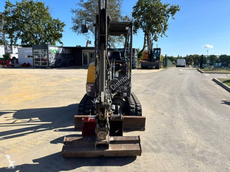 Escavadora Volvo ECR25D