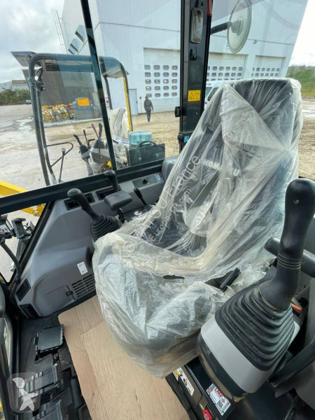 Escavadora Komatsu MR5