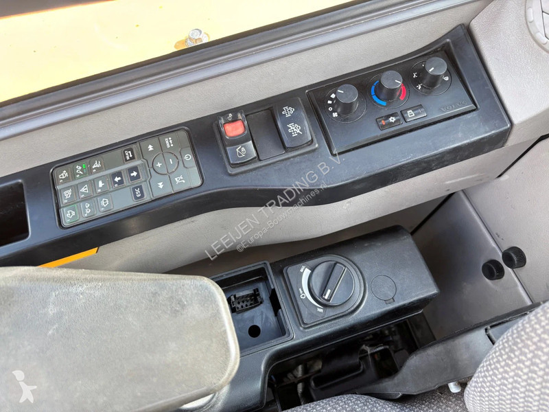 Экскаватор Volvo tracked excavator, 3x buckets,...