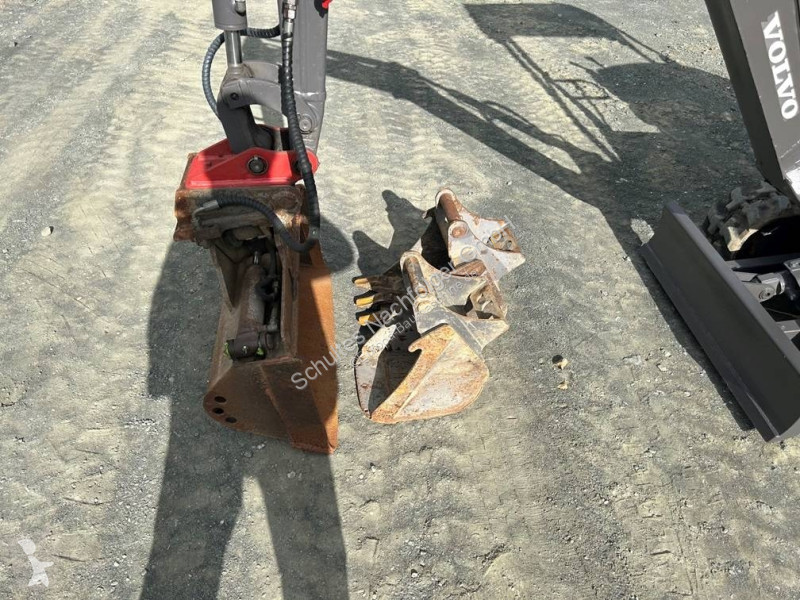 جرافة Volvo EC 15 C