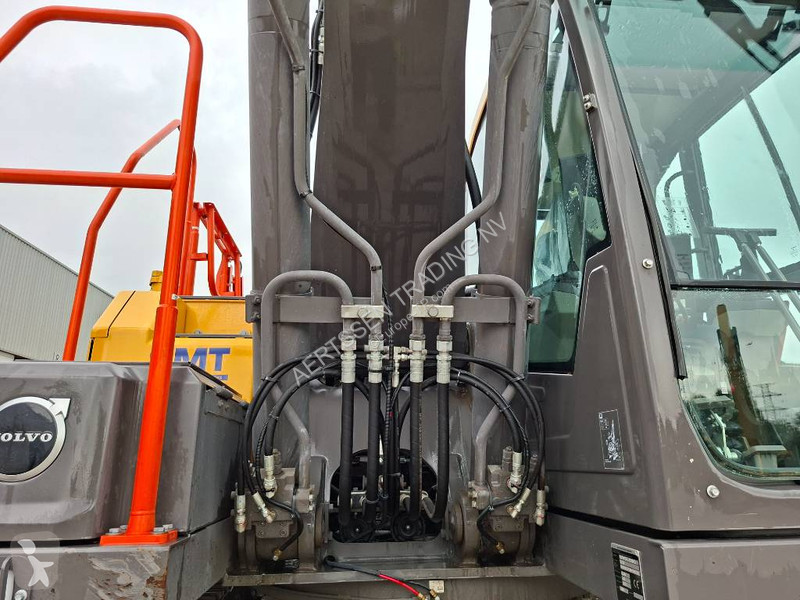 Pelle Volvo EC230FL5