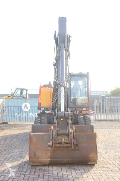 جرافة Volvo EWR150E