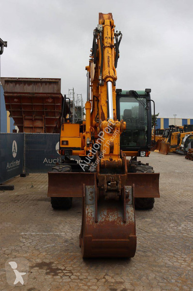 جرافة JCB