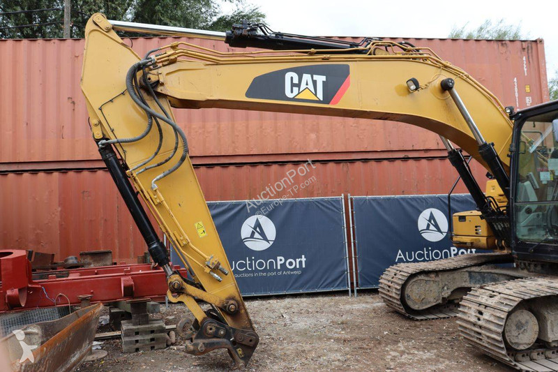 جرافة Caterpillar 320FL