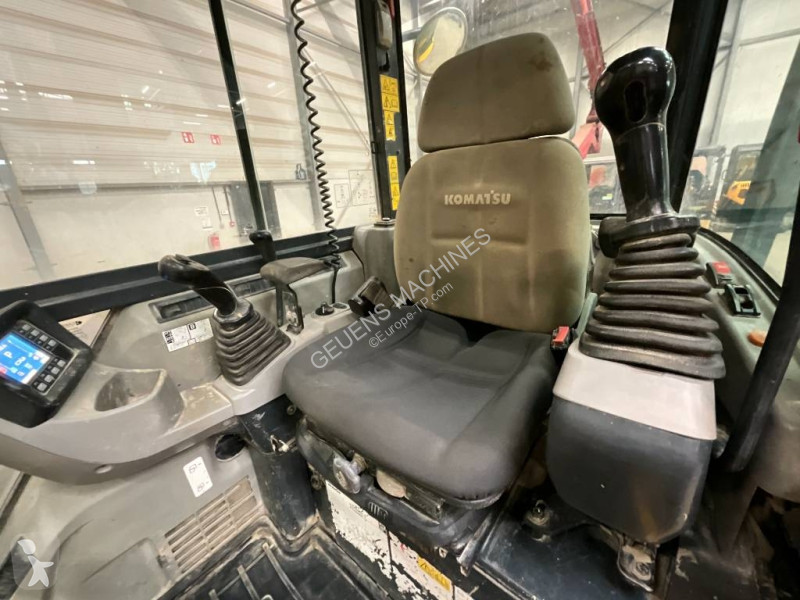جرافة Komatsu MR5
