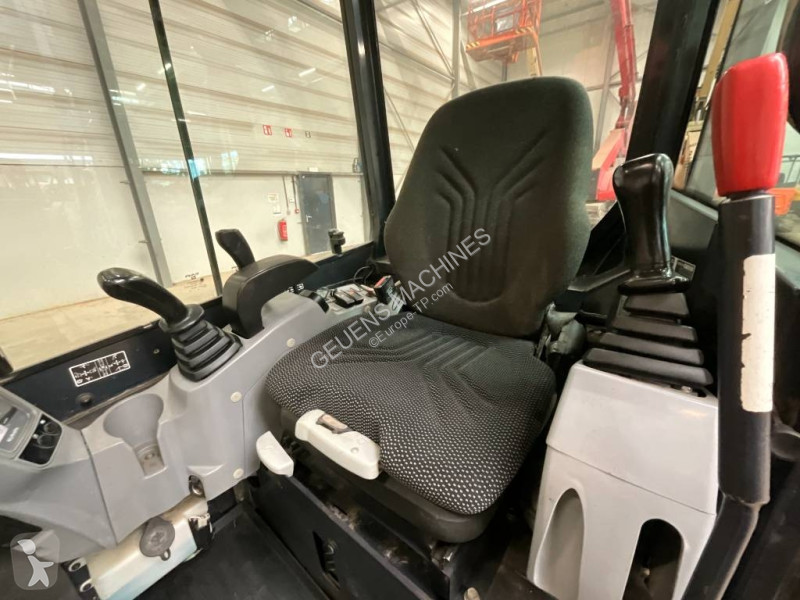 جرافة Kubota 274
