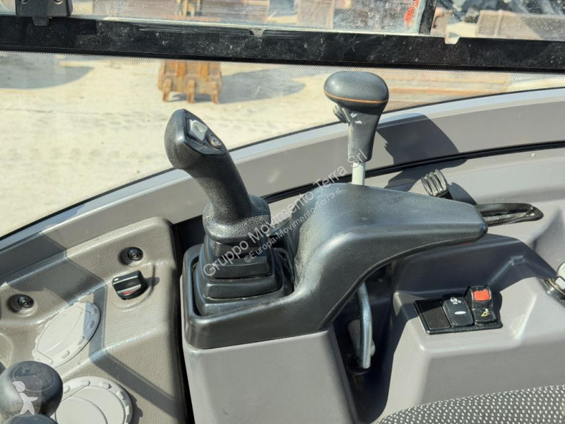 جرافة Volvo ECR25D