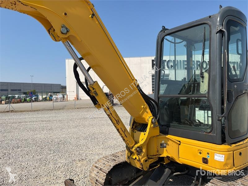 جرافة Komatsu