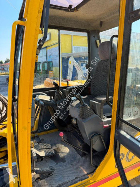 جرافة Komatsu PC75R