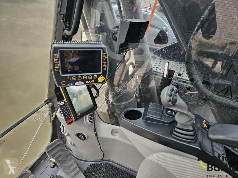 جرافة Volvo EC220EL