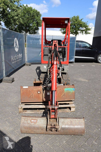 جرافة Volvo EC15D