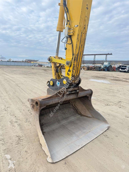 جرافة Komatsu LC8