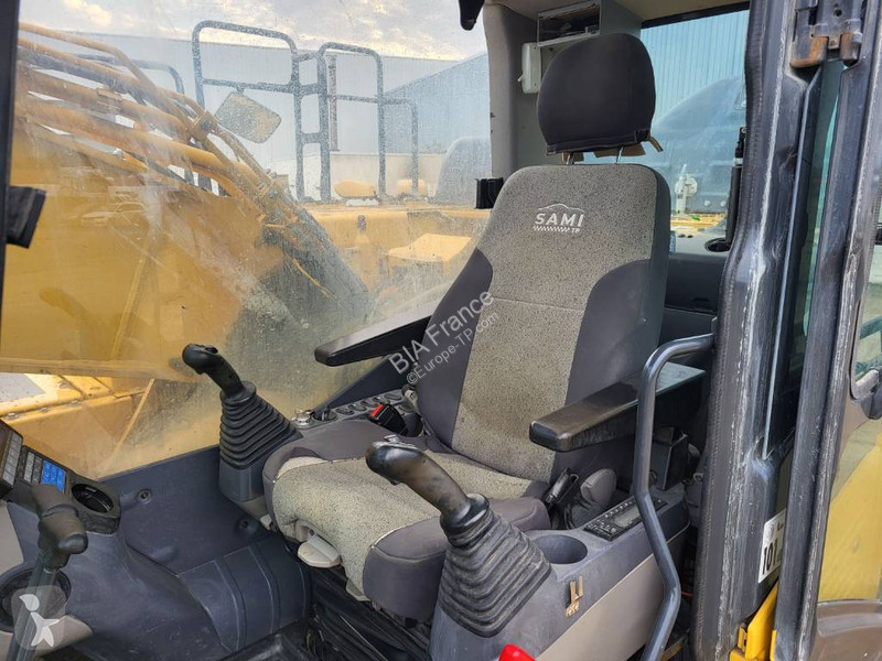 Багер Komatsu HB365LC-3