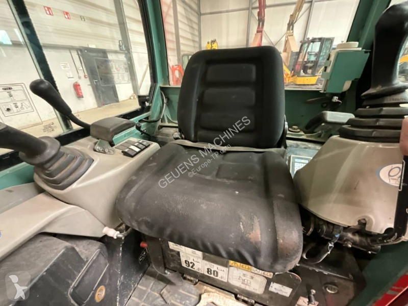 Lopatový nakládač Yanmar SV 16