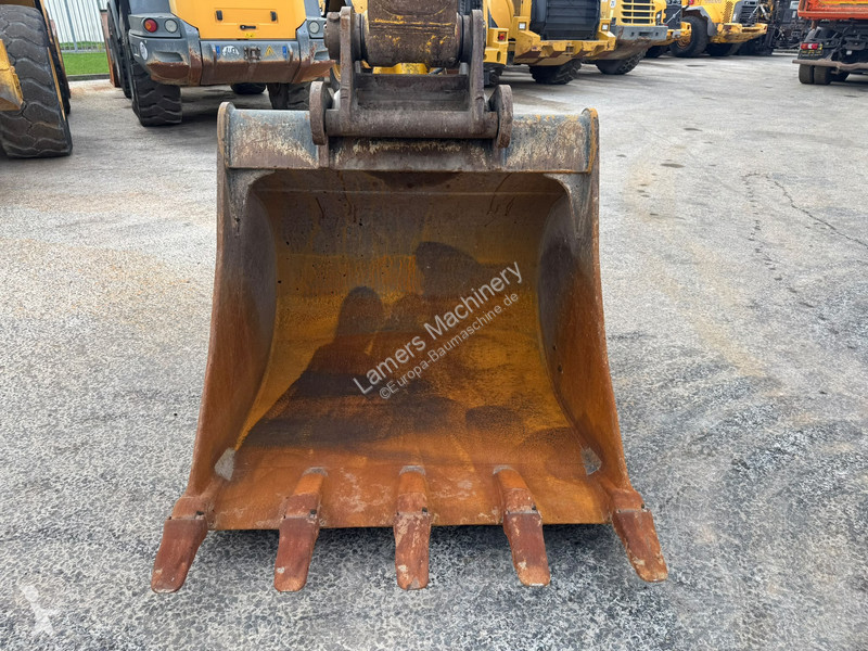 Escavadora Komatsu PC210 LC11