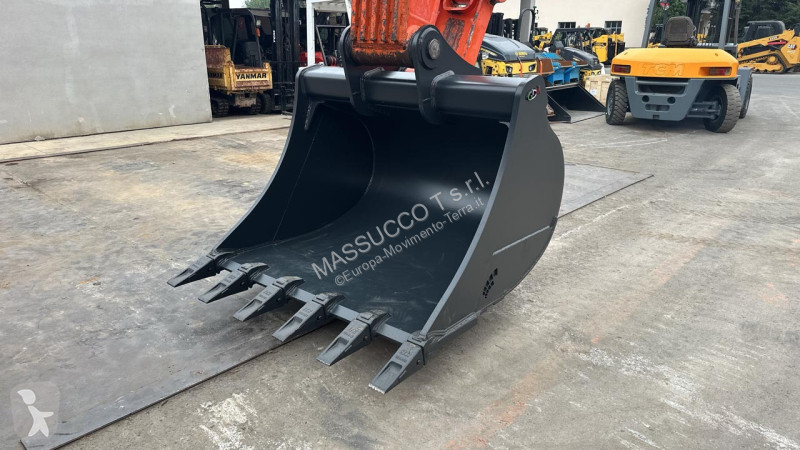 Excavadora Hitachi ZX300LCNT6