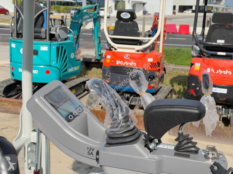Pelle Takeuchi TB217R