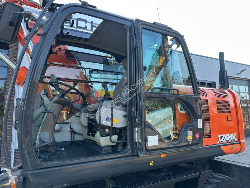Pelle Hitachi 6