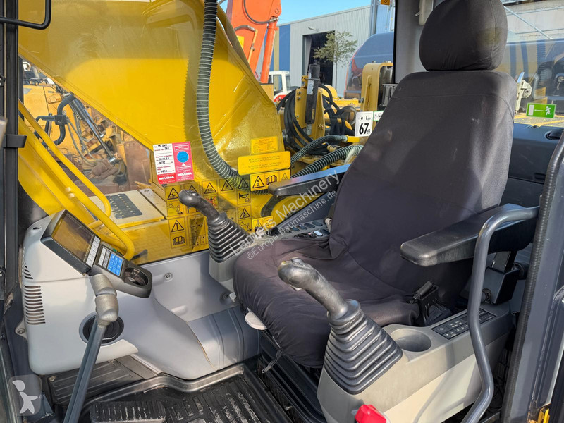 Багер Komatsu PC 210-11 .