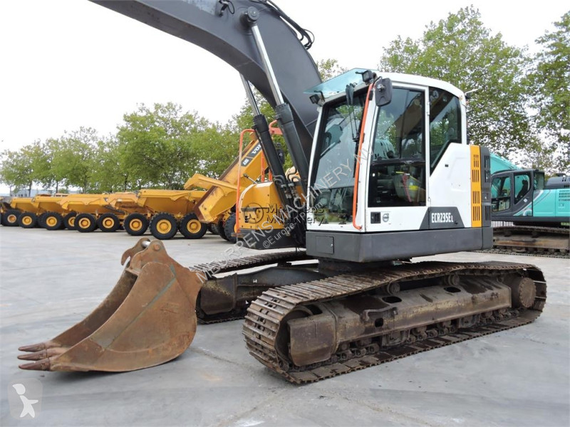 Багер Volvo ECR235