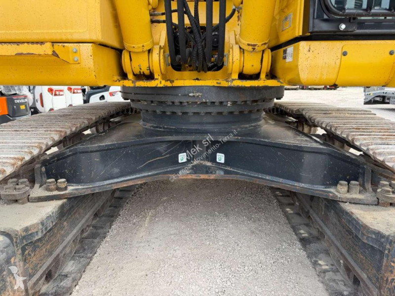 Excavator Komatsu PC490LC-11E0