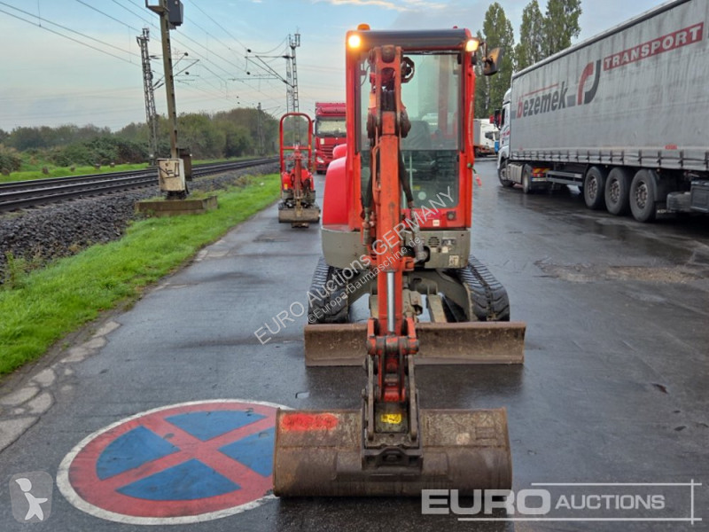 Багер Volvo ECR25D