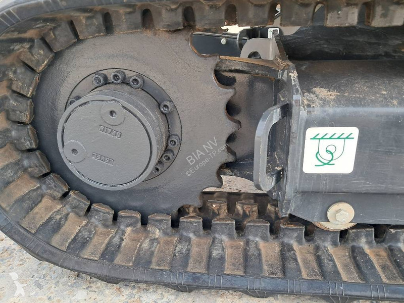 Багер Komatsu PC24MR-5