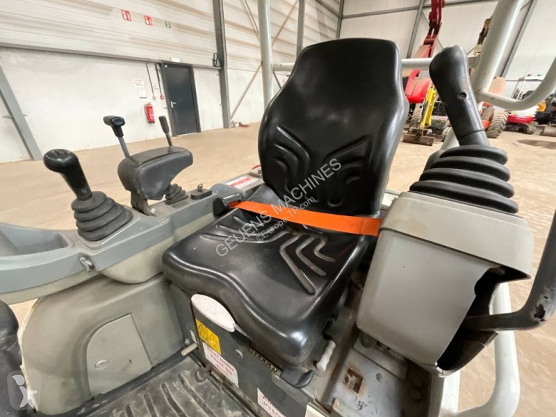 Багер Takeuchi TB 216