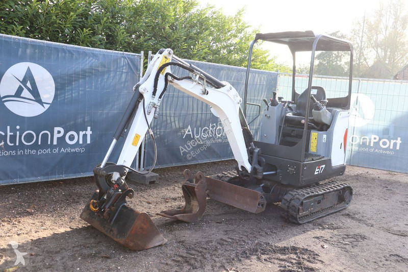 Багер Bobcat E17