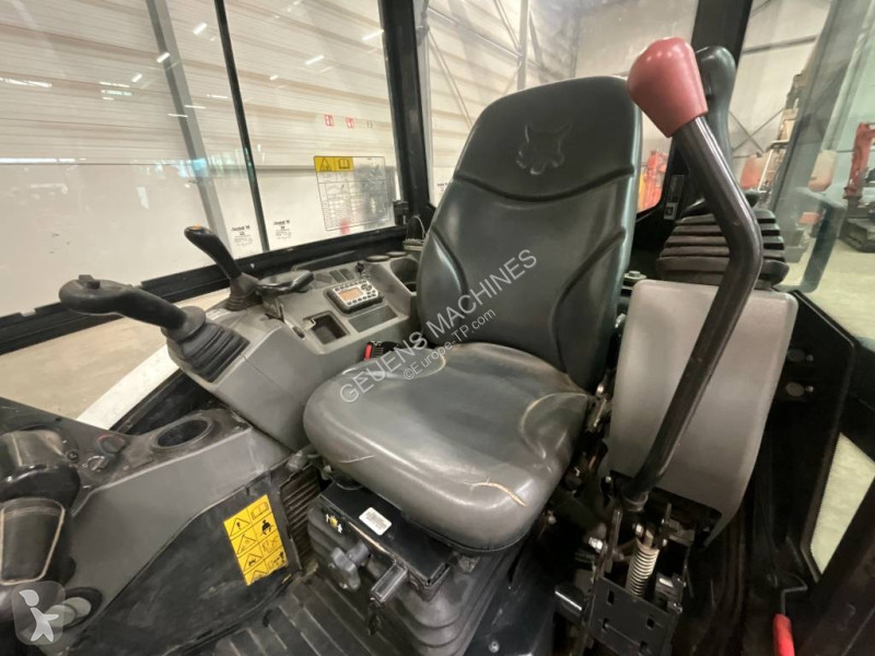 Багер Bobcat 35z