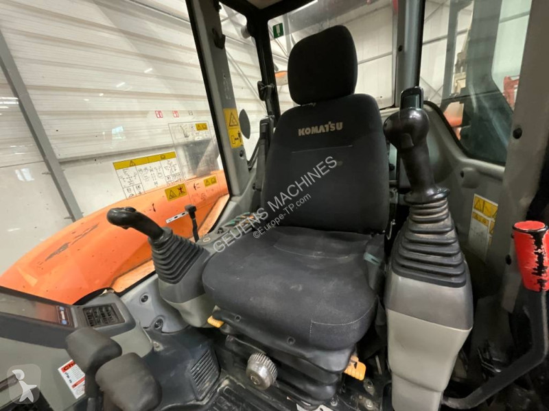Escavadora Komatsu MR3