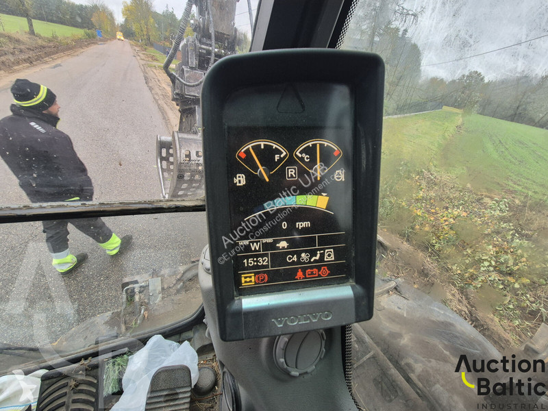 Escavadora Volvo