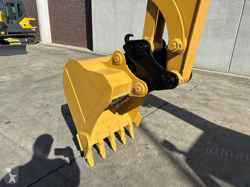 Escavadora Caterpillar