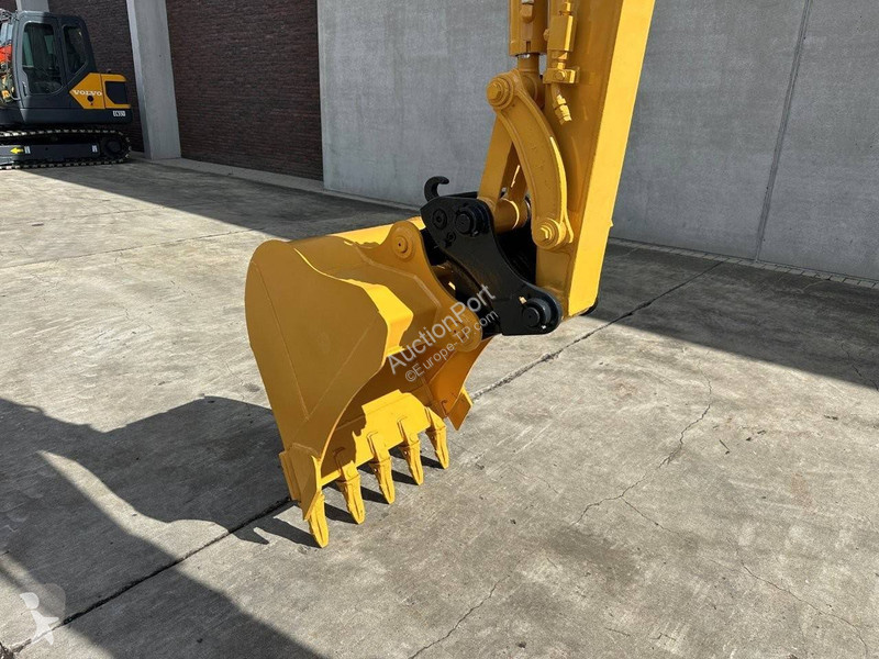 Escavadora Komatsu 7