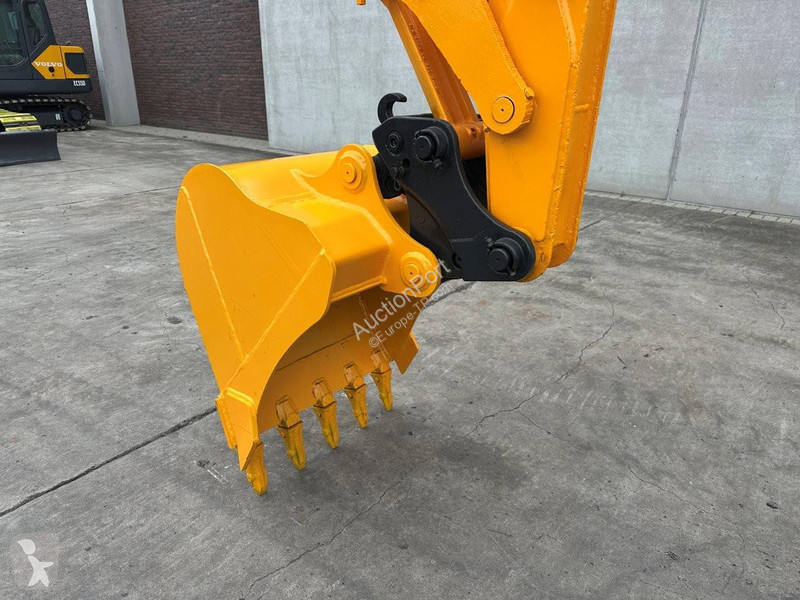 Escavadora JCB 8056