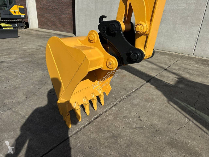 Escavadora Komatsu 7