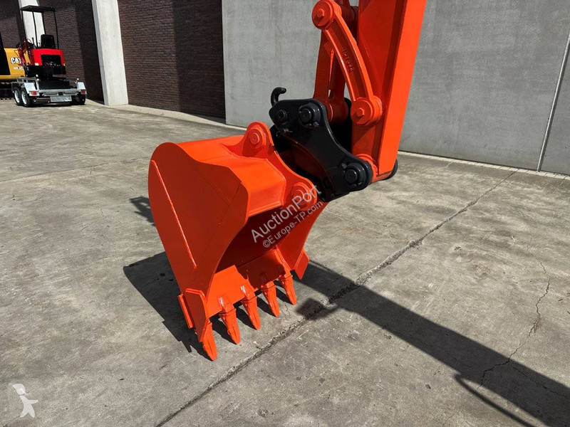 Escavadora Kubota SZ