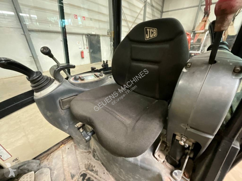 Escavadora JCB