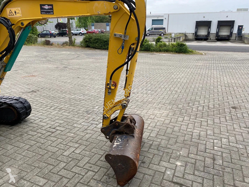 Excavator Komatsu PC26MR-3