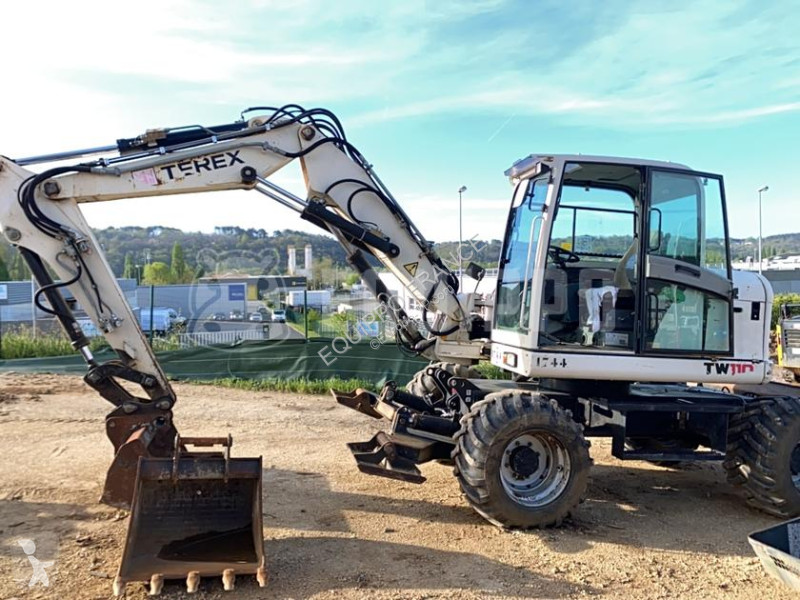 Excavator Terex with two-piece offset boom and...