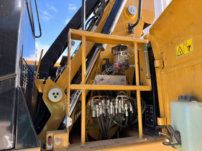 Lopatový nakládač Caterpillar MH
