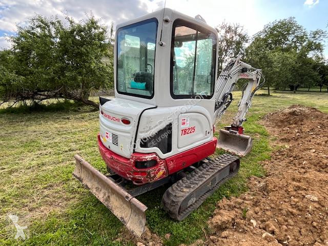 Excavadora Takeuchi  TB225