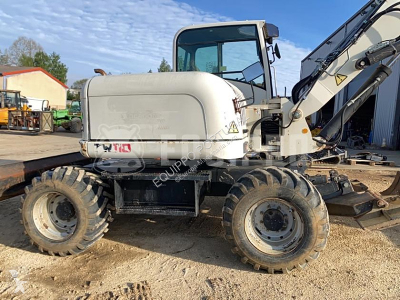 Escavadora Terex with two-piece offset boom and...
