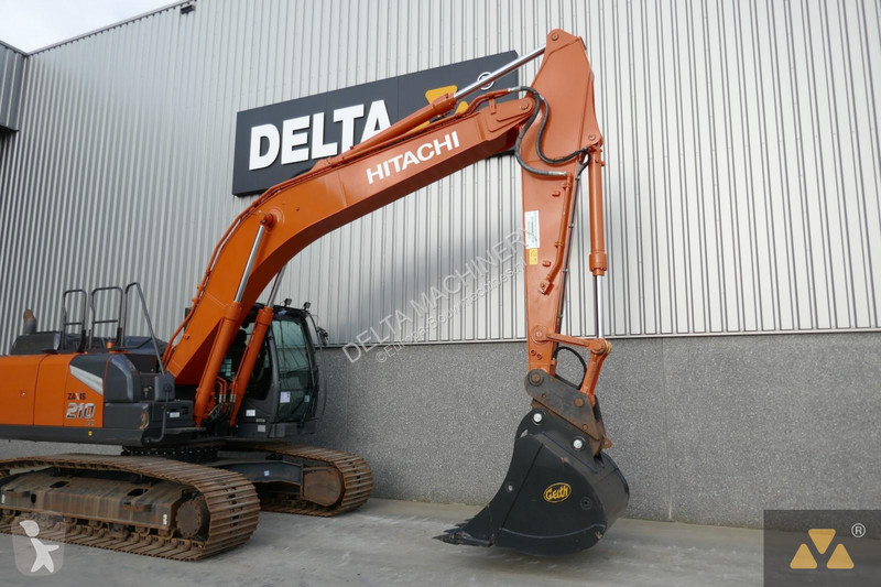 Escavadora Hitachi -7