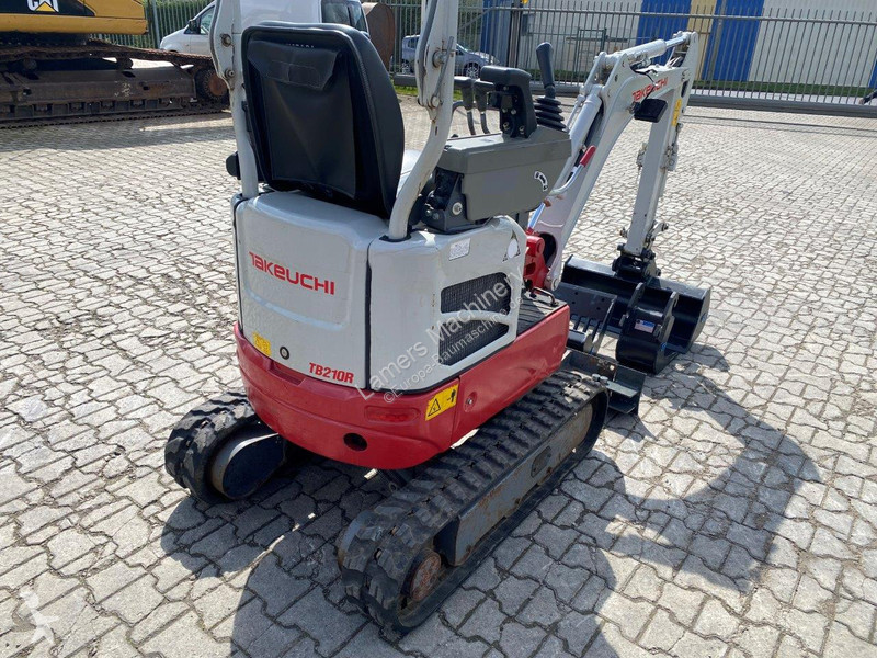 Escavadora Takeuchi TB210R NVT