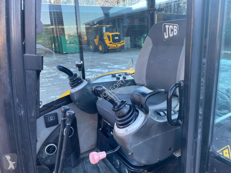 Excavator JCB