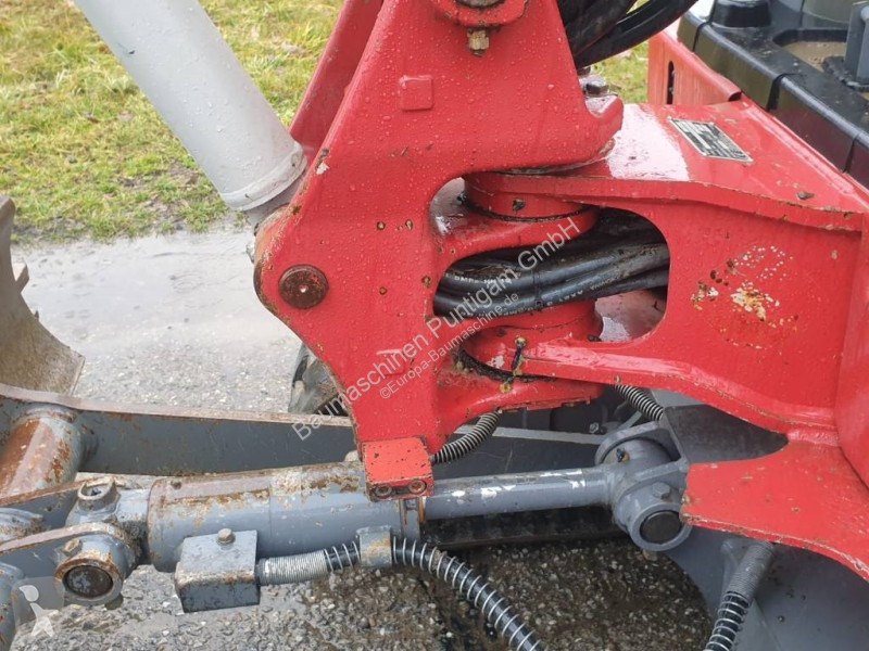 Escavadora Takeuchi TB 225