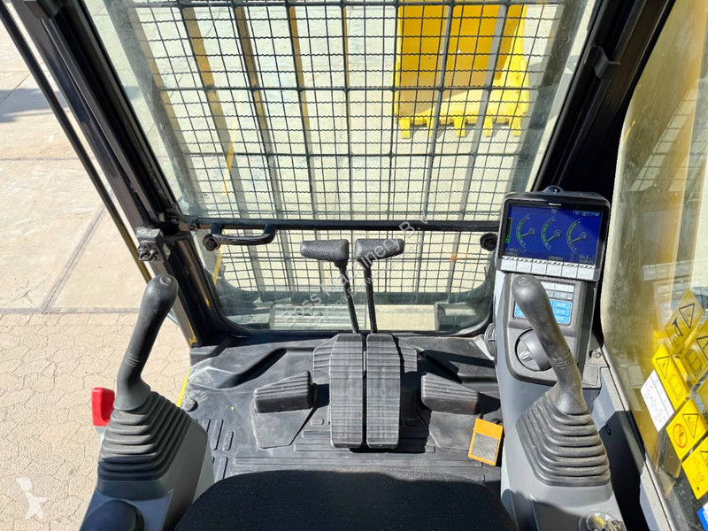 Excavator Komatsu -10M0 New / Unused / Hammer...