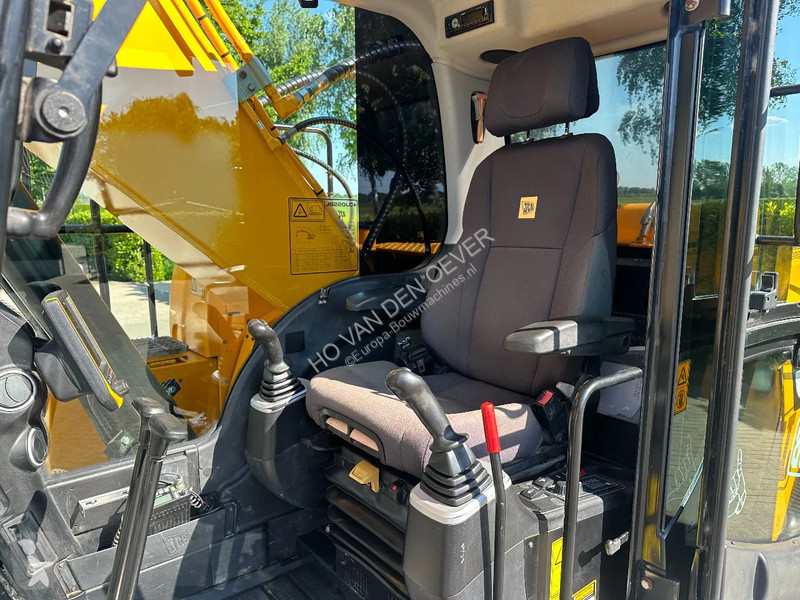 Excavator JCB