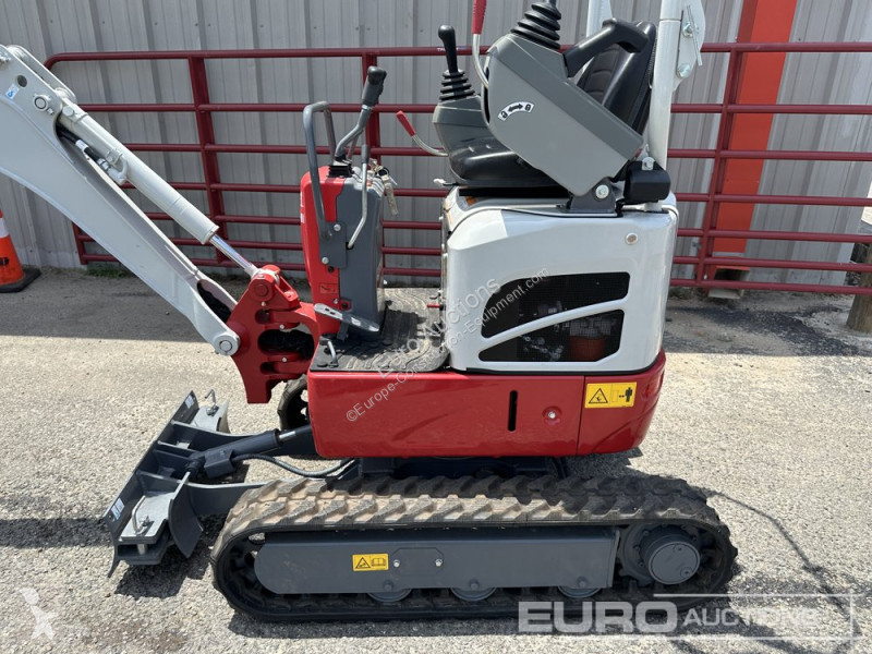 Escavadora Takeuchi TB210R